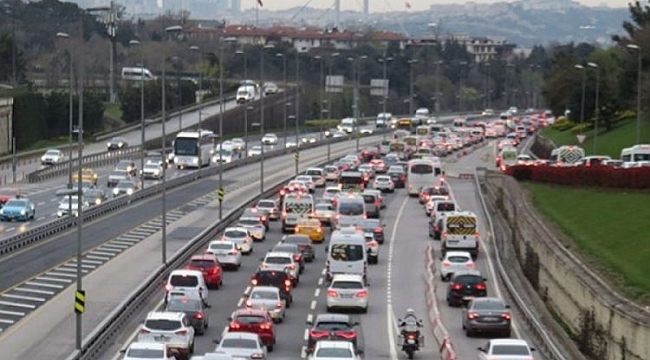 Kısıtlamalar kalktı! İstanbul'da trafik yoğunluğu başladı