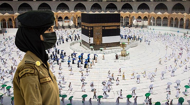 Mescid-i Haram'da kadın askerler ilk kez görev aldı!