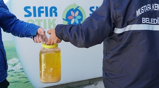 Mustafakemalpaşa'da atık yağ getirene maske hediye