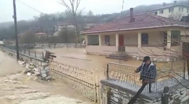 Mustafakemalpaşa'da köy sular altında kaldı
