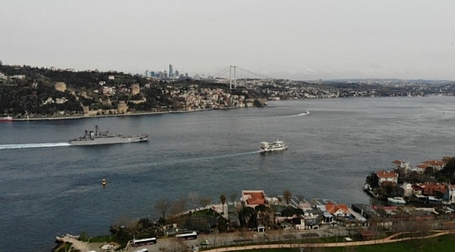 Rus savaş gemileri İstanbul Boğazı'ndan geçti