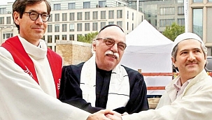 Alman Meclis Başkanı FETÖ'cülerle aynı törende 