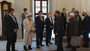 Başkan Yılmaz bayramı Emir Sultan Camii'nde karşıladı 
