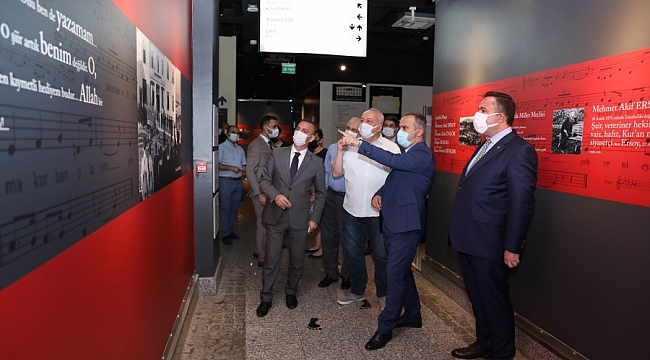 'Cumhuriyetin ebedi sesi' sergisi ziyarete açıldı