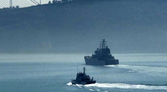 Rus savaş gemisi İstanbul Boğazı'ndan geçti