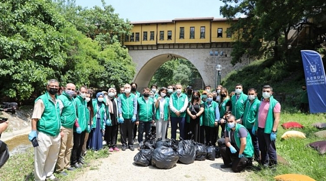 Başkan Aktaş, gönüllüler ile çöp topladı