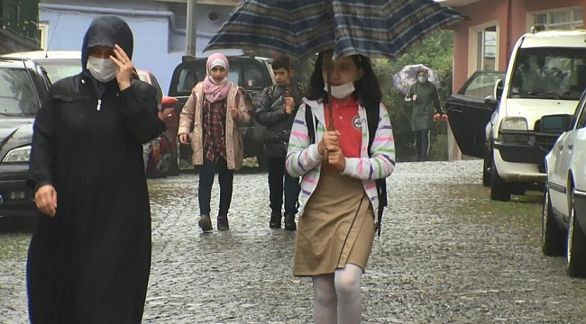 Bursa'da ilkokullarda ders zili çaldı