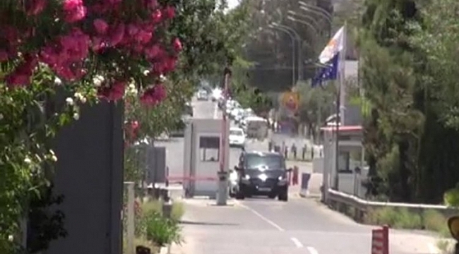 Güney Kıbrıs ile KKTC arasındaki sınır kapıları açıldı