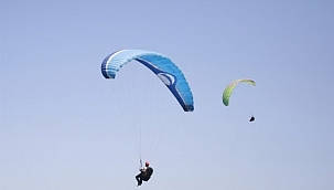 Gürle tepesinde yamaç paraşütü heyecanı 