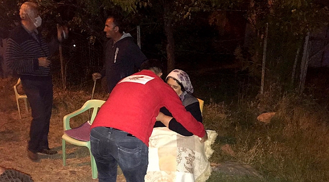Kızılay gönüllüleri depremzedelerin yardımına koştu