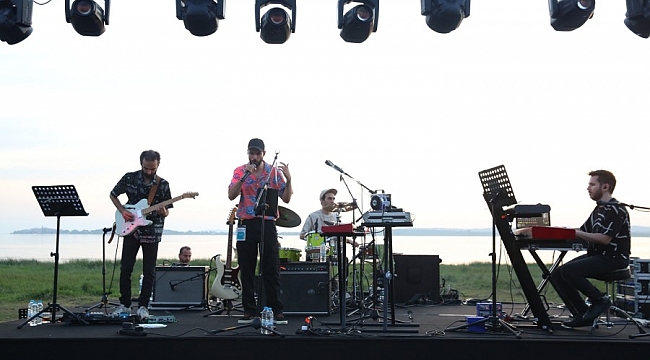Nilüfer'de Can Kazaz'dan göl kıyısında muhteşem konser
