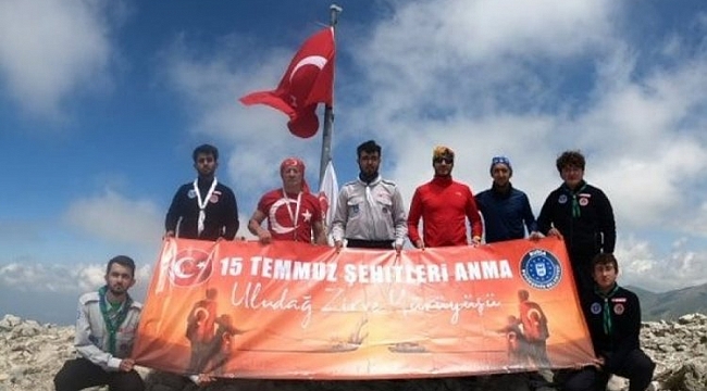 Bursa'da ay yıldızlı bayrak zirvedeki yerini aldı