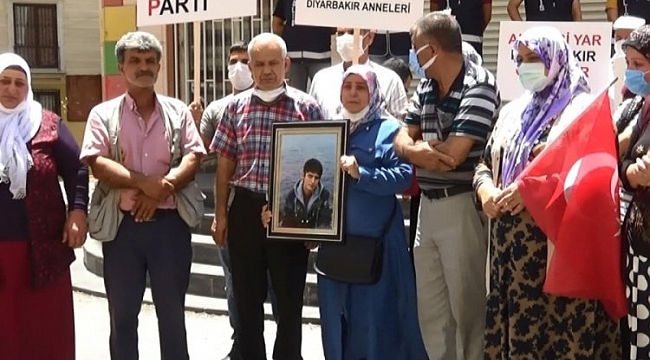 HDP önündeki evlat nöbetine bir aile daha katıldı