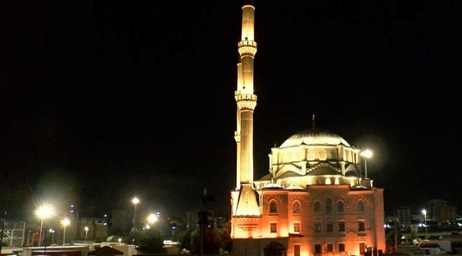 Türkiye genelinde camilerden sela ses yüksedi