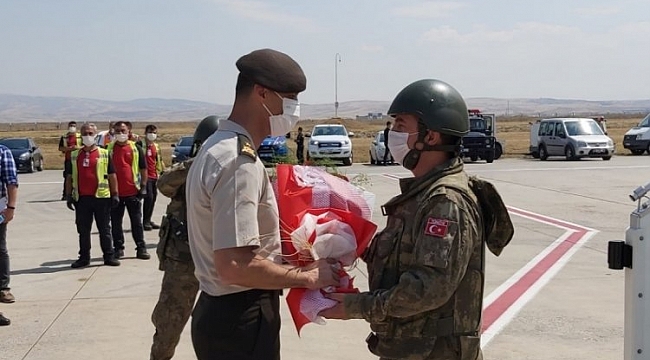 Türk askerleri Afganistan'dan yurda döndü