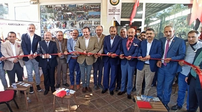 Bursa'da açılışa gelenlerin yardımlarıyla raflar doldu