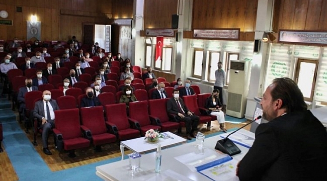 İl Millî Eğitim Müdürü Gür, meslek liselerinin müdürleriyle bir araya geldi