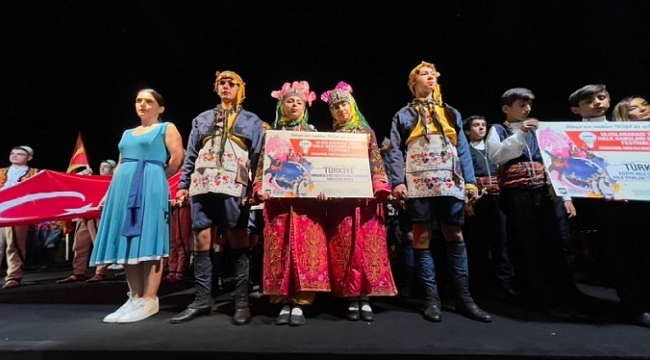 Orhangazi Belediyesi folklor ekibi Çanakkale festivalinde