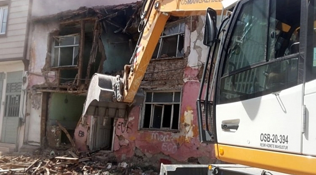 Osmangazi'de metruk binaların yıkımı sürüyor