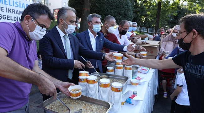 RUMELİSİAD, muharrem ayı nedeniyle aşure dağıttı