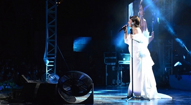 Sibel Can, Bursalılara unutulmaz bir gece yaşattı!