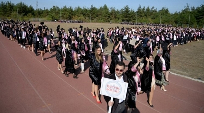 Uludağ Üniversitesi İİBF'de mezuniyet heyecanı
