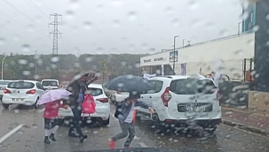 Bursa'da sağanak yağış yaşamı olumsuz etkiledi 