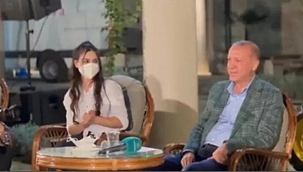Erdoğan, gençlerle birlikte türkü söyledi
