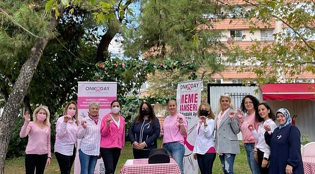 Gönüllü kadınlar kanser hastaları için anahtarlık ördü