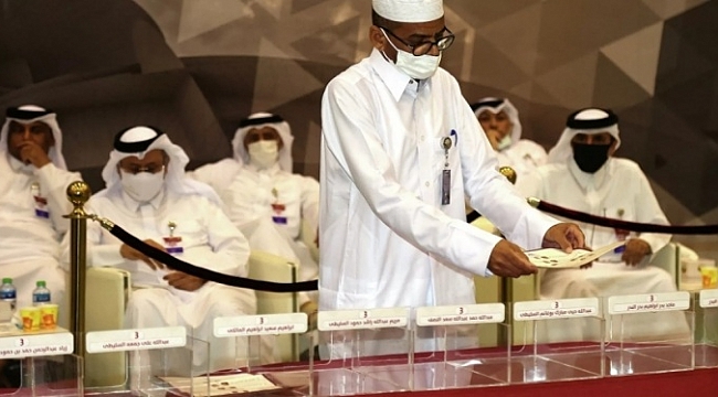 Katar'da ilk kez milletvekili seçimleri yapıldı