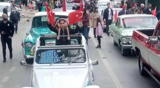 Klasik otomobillerle 'Yaşasın Cumhuriyet' konvoyu