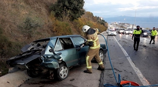 Bursa'da feci kaza: 3 kişi yaralandı
