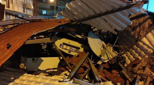 Bursa'da fırtına Gemlik'i uçurdu!