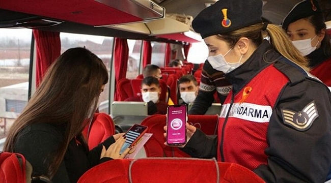 Jandarma, otobüs yolcularına KADES'i tanıttı