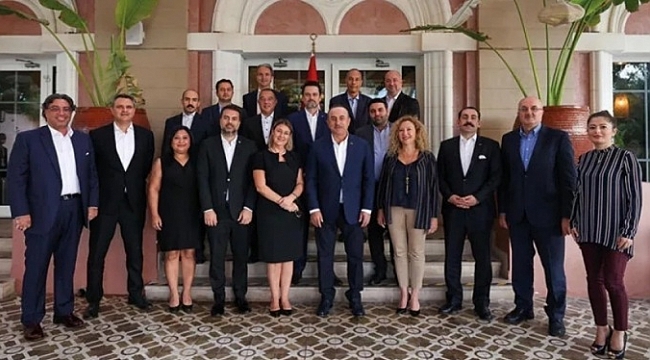 Bakan Çavuşoğlu, Dubai Türk İş Konseyi ile görüştü