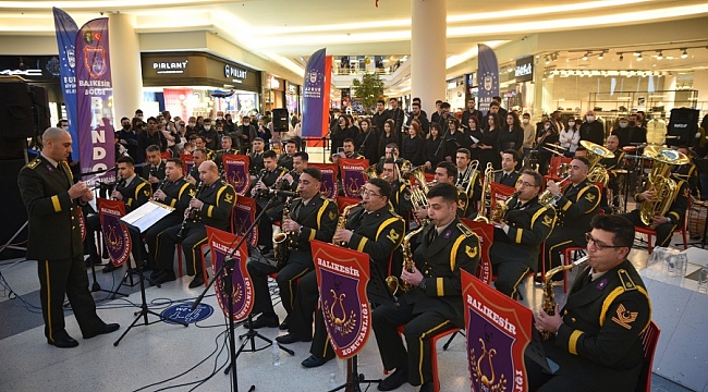 Bursa'da askeri bandodan anlamlı konser