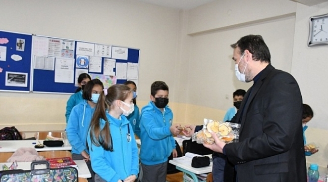 İznik Belediyesi'nden öğrencilere Yerli Malı Haftası hediyesi