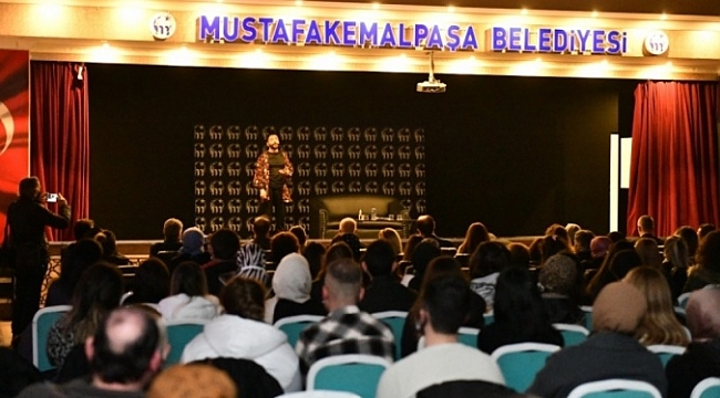 Mustafakemalpaşa'da Aşkım Kapışmak seminerine büyük ilgi