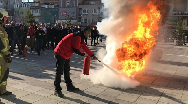 Mustafakemalpaşa'da belediye personeline yangın tatbikatı