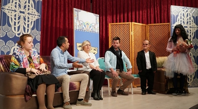 Mustafakemalpaşa'da tarladan tiyatro sahnesine