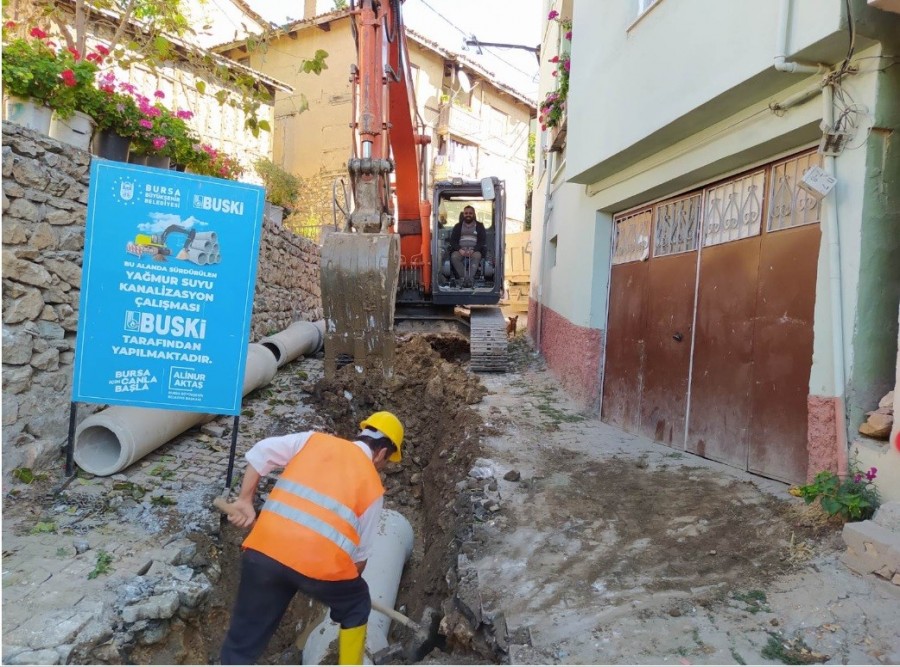 Orhaneli'de altyapıya Büyükşehir neşteri