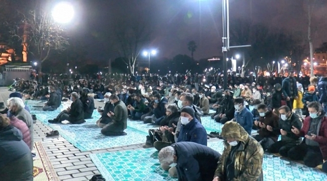 Ayasofya Camii'nde yılın ilk namazı kılındı