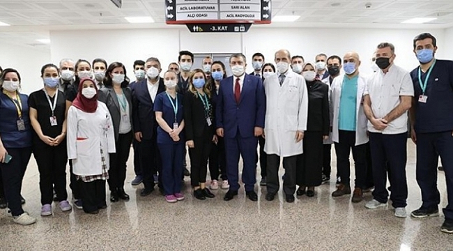 Bakan Koca İstanbul'daki hastaneleri ziyaret etti