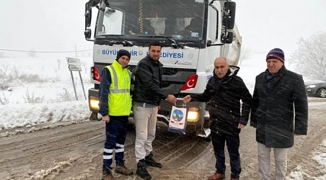 Başkan Aydın'dan soğukta çalışan personele gıda takviyesi