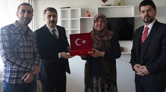 Başkan Yılmaz'dan şehit ailesine ziyaret