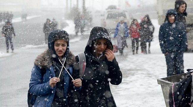 Bazı il ve ilçelerde eğitime kar engeli!