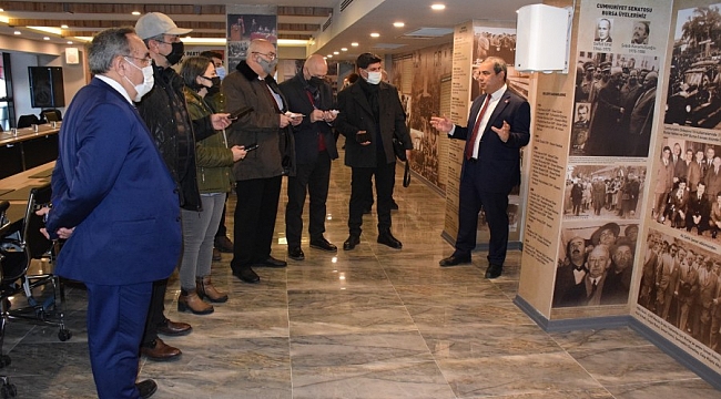 Bursa'da CHP'nin 100 yılı anı duvarı oldu