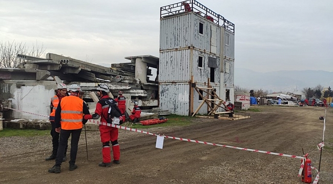 Bursa'da gerçeğini aratmayan deprem tatbikatı