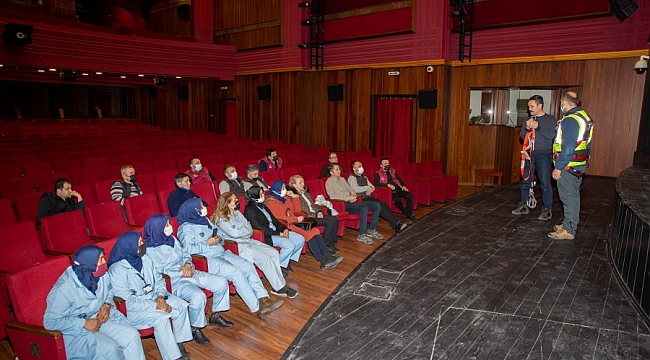 Bursa'da sahne tasarımcılarına 'yüksekte çalışma' eğitimi