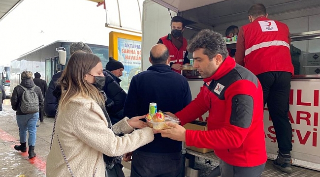 Bursa Kızılay'ı sıcak yemek nöbetinde
